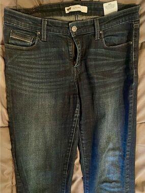 Levi’s Women’s Dark Wash Stretch skinny Jeans